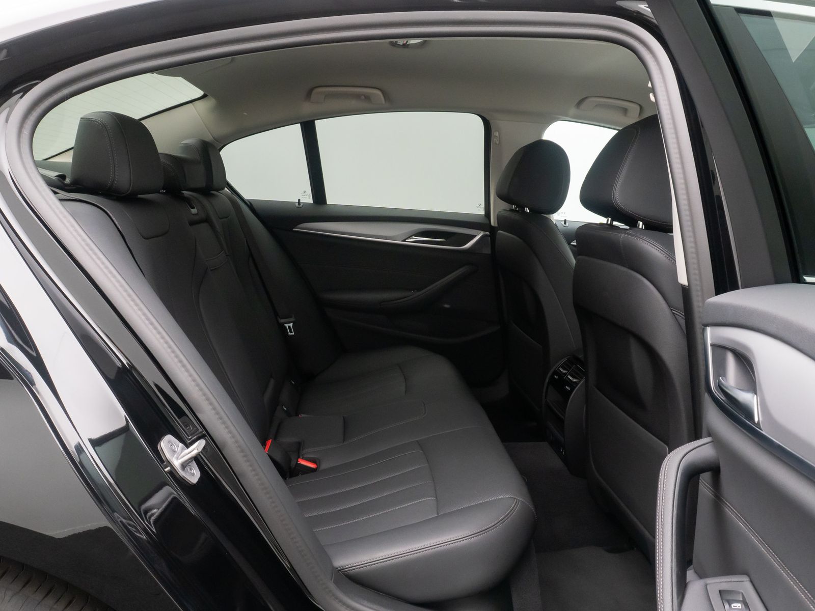 Fahrzeugabbildung BMW 520i Kamera DAB CockPitPro StandhzgAlarm LED