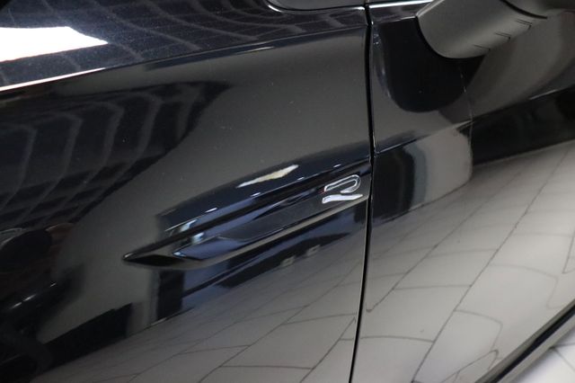 Fahrzeugabbildung Volkswagen Golf VIII Lim. R 4Motion|MATRIX|H/K|DCC|AMBIENTE