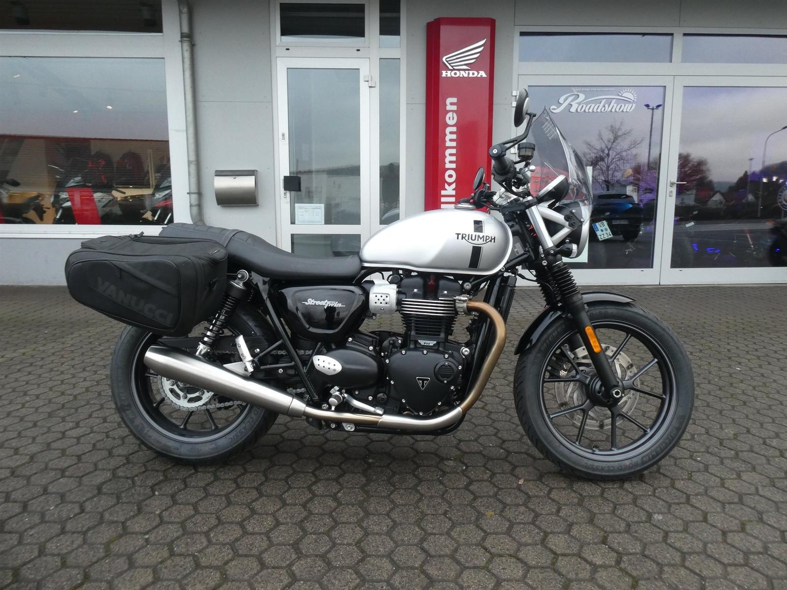 Triumph Street Twin 900