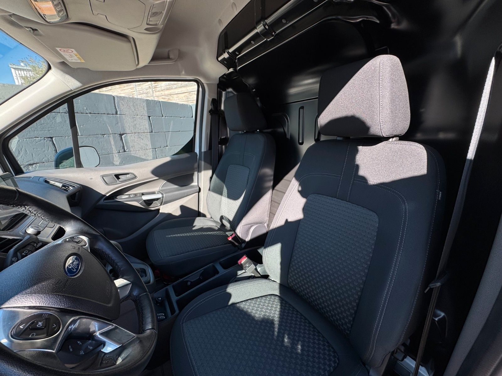Fahrzeugabbildung Ford Transit Connect 230 L2 Autm. Trend 4d AHK
