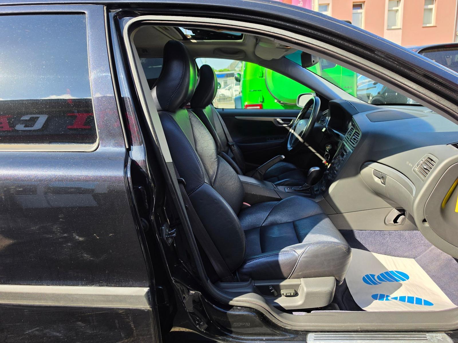 VOLVO V70 - R GEARTRONIC - CUIR - AUTO - 299 CV