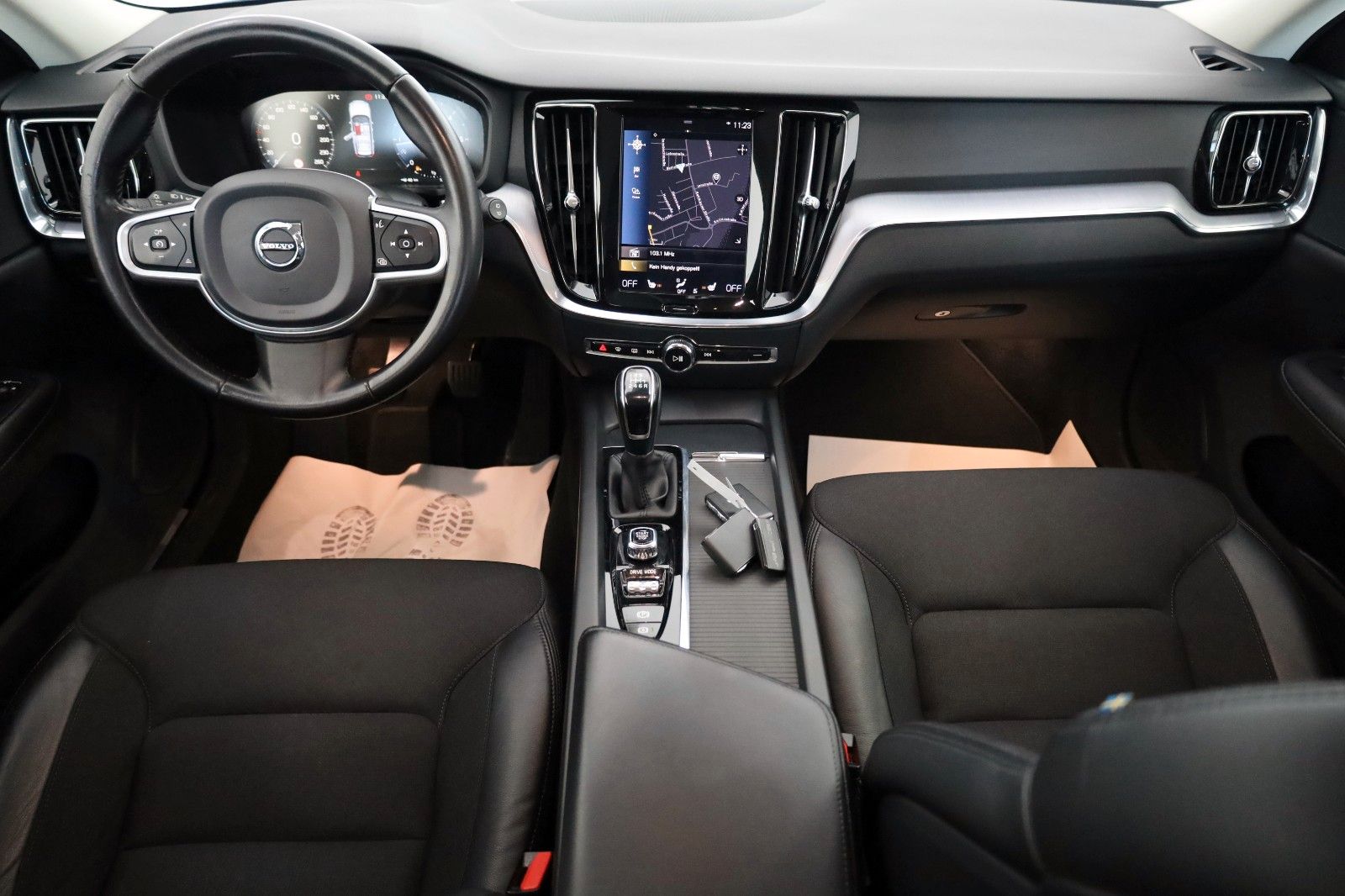 Fahrzeugabbildung Volvo V60 Momentum Pro, T.Leder,Navi,LED,Kamera,SH