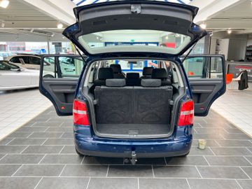 Fahrzeugabbildung Volkswagen Touran Trendline*1.6FSI*7.Sitze*Klima*Tempo*AHK*