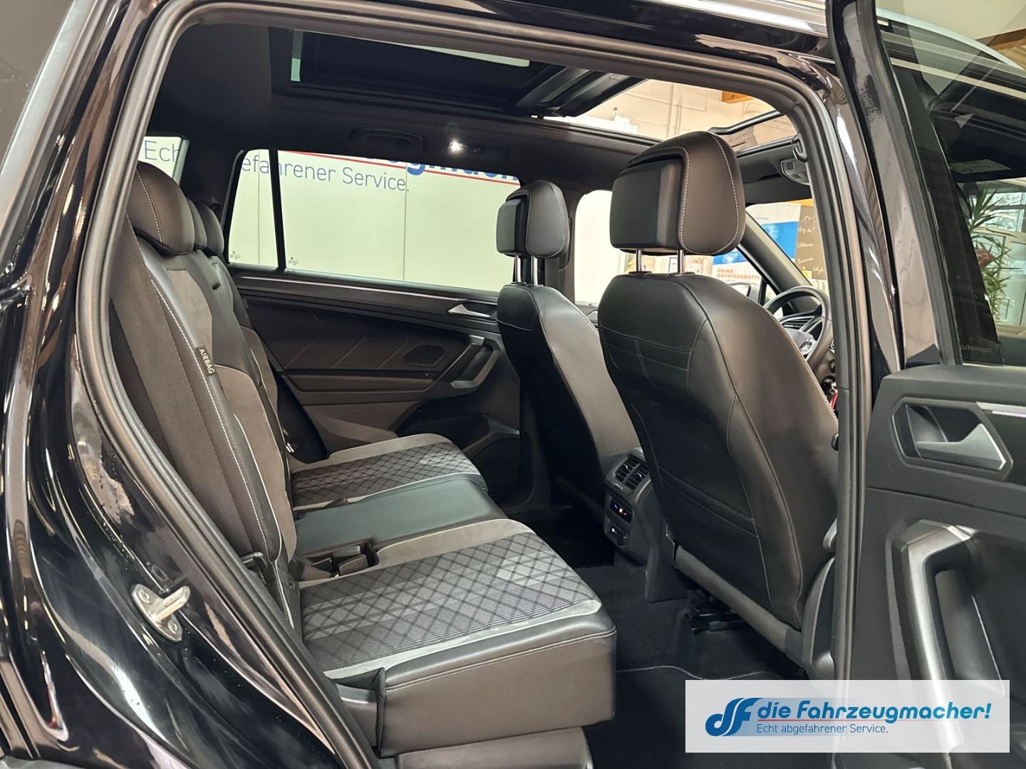 Fahrzeugabbildung Volkswagen Tiguan Allspace R-Line 4Motion Sportpaket HUD AD