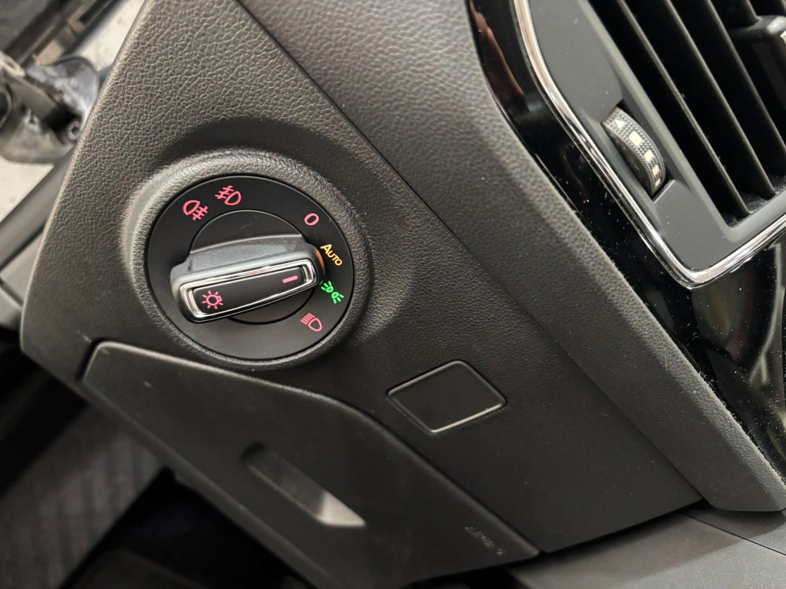 Fahrzeugabbildung SEAT Leon FR 2.0TDI DSG/ACC/SHZ/ALLWETTER