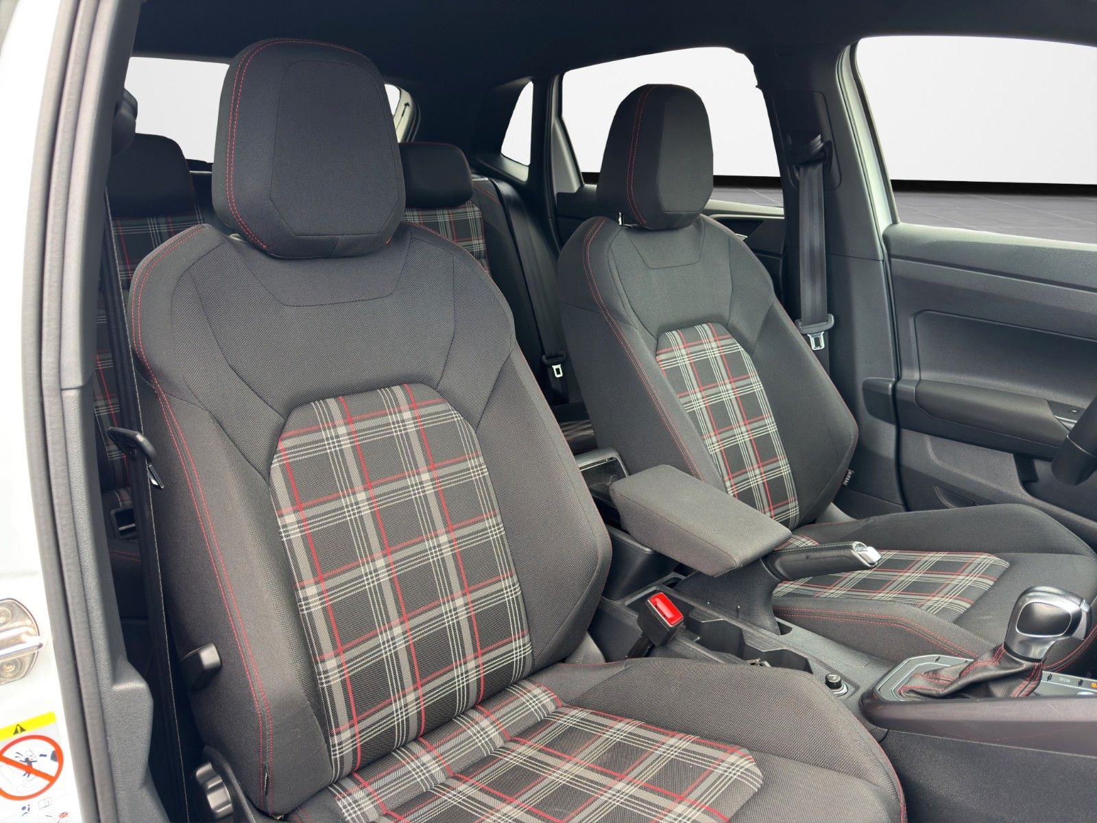 Fahrzeugabbildung Volkswagen POLO GTI 2.0TSI DSG KEYLESS KAM ACTIVEINFO BEATS