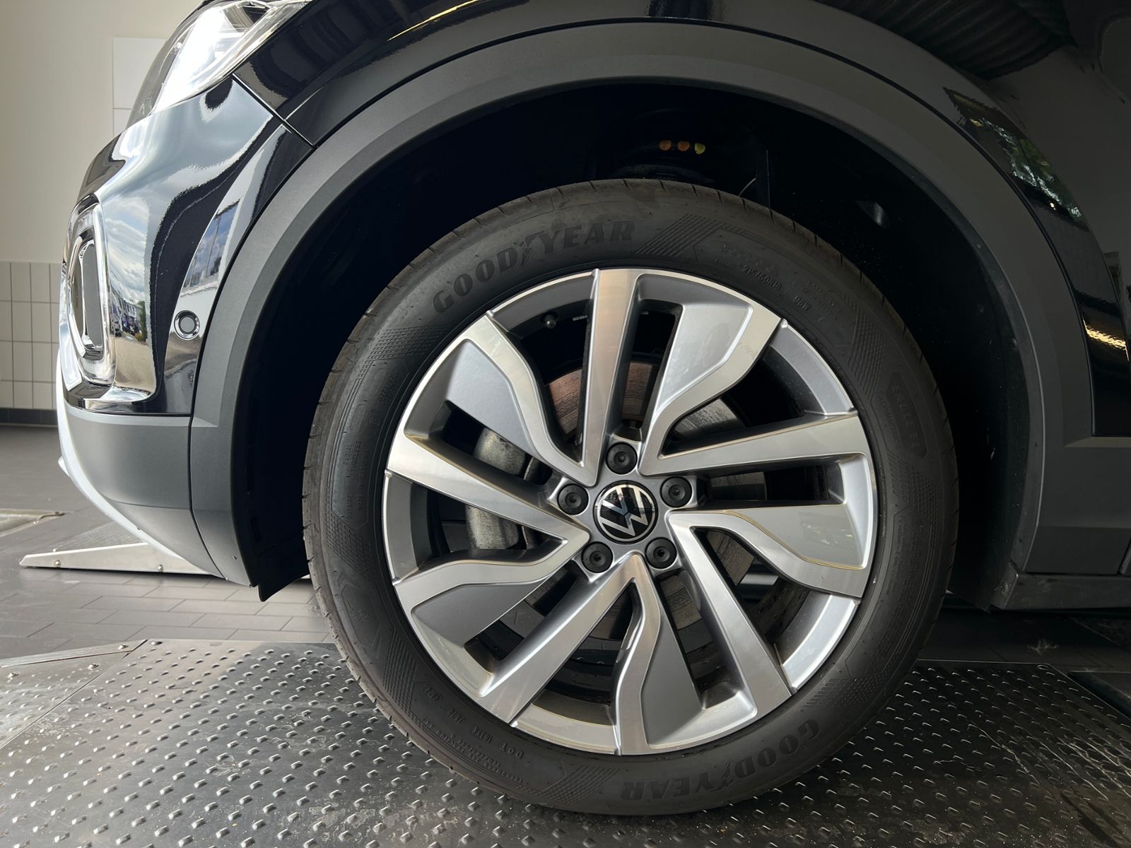Fahrzeugabbildung Volkswagen T-Roc GOAL 2.0 TDI DSG *AHK, LED, "Plus"-Paket,