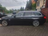BMW 530d xDrive Touring, schwarz, Kombi, Navi, Leder