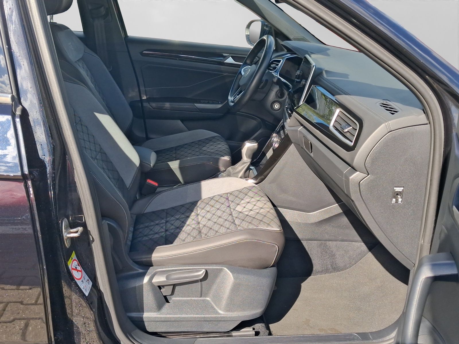 Volkswagen T-Roc 1.5 TSI DSG R-LINE LED KLIMA PDC foto 4