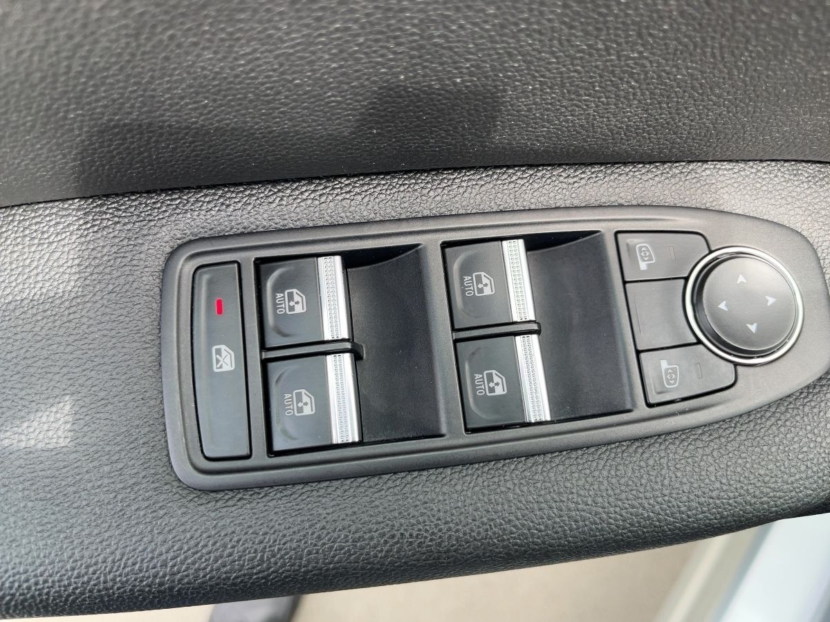 Fahrzeugabbildung Renault Captur TECHNO E-TECH Plug-in 160 ABS Fahrerairba