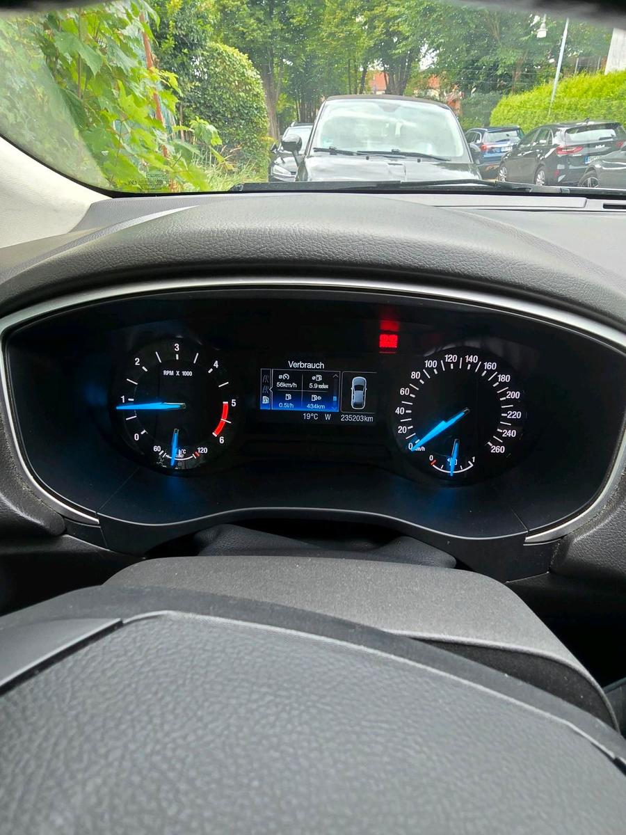 Ford Mondeo 2015 — interior