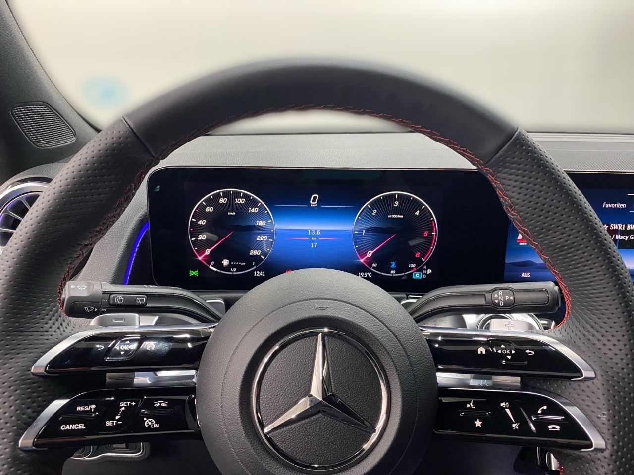 Mercedes-Benz GLB 220 d 4Matic AMG+360°+AHK+HANDS-FREE+DISTR foto 9