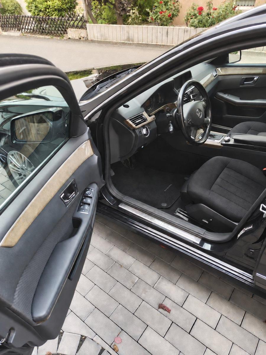 Mercedes-Benz E220 2011 — photo 8