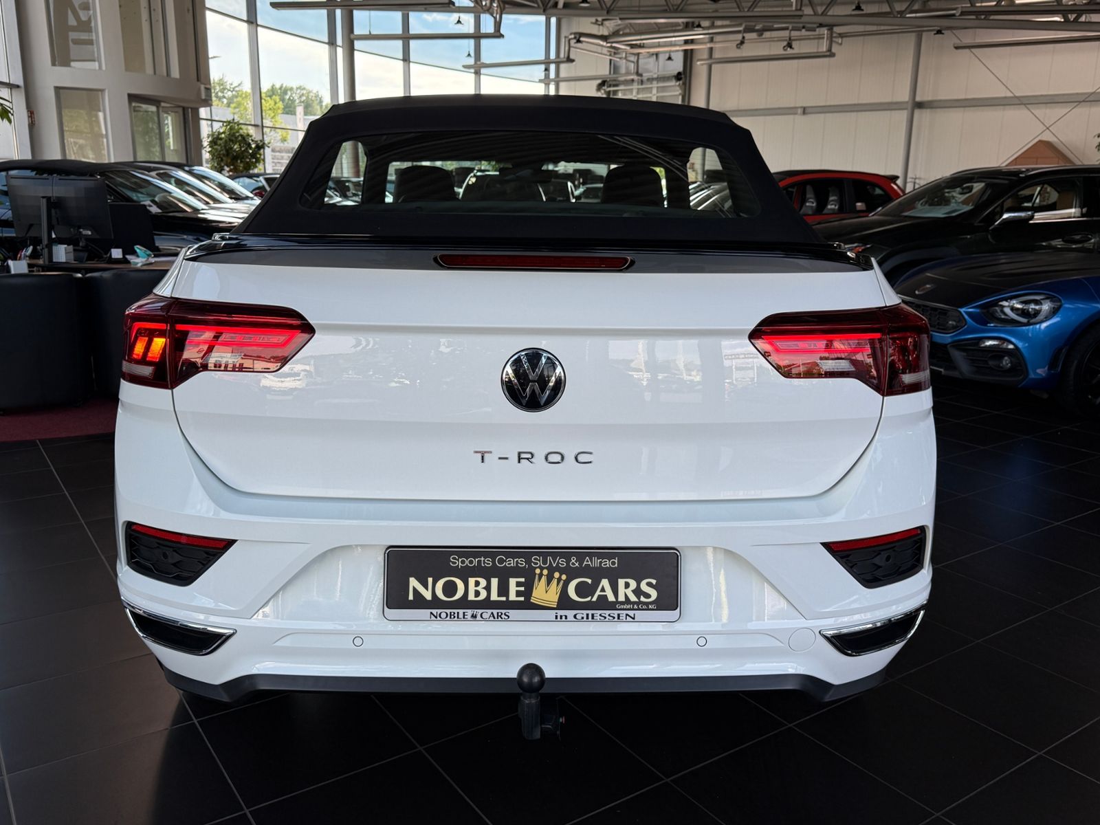 Fahrzeugabbildung Volkswagen T-Roc Cabriolet R-Line Black AHK LED RFK 19"