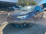 Toyota Avensis 1,8 - Toyota Avensis mit Benzin-Antrieb: Kombi, Automatik, 1.8