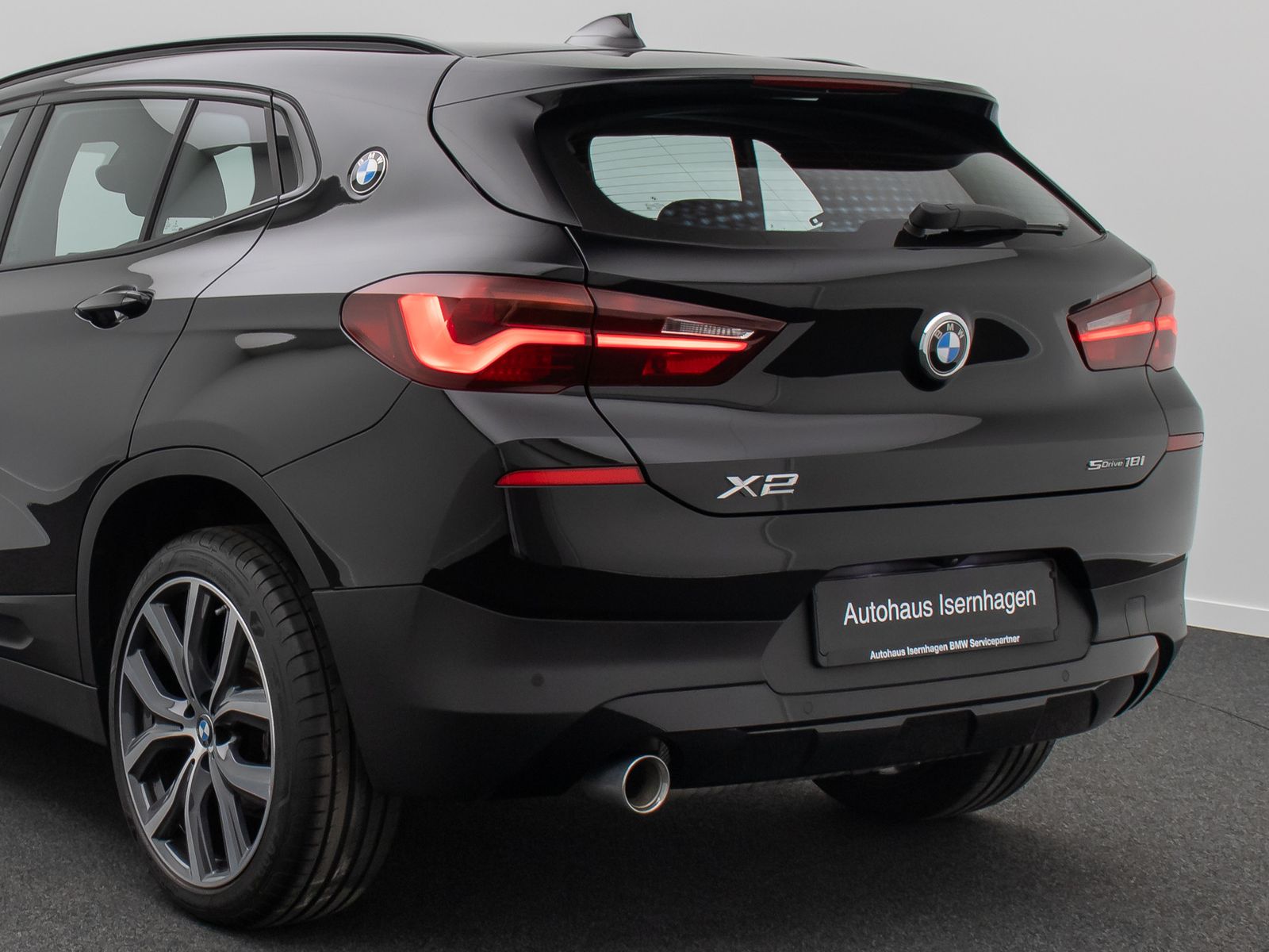 Fahrzeugabbildung BMW X2 sD18i Alarm HUD DAB Kamera HiFi Sportsitz 19"