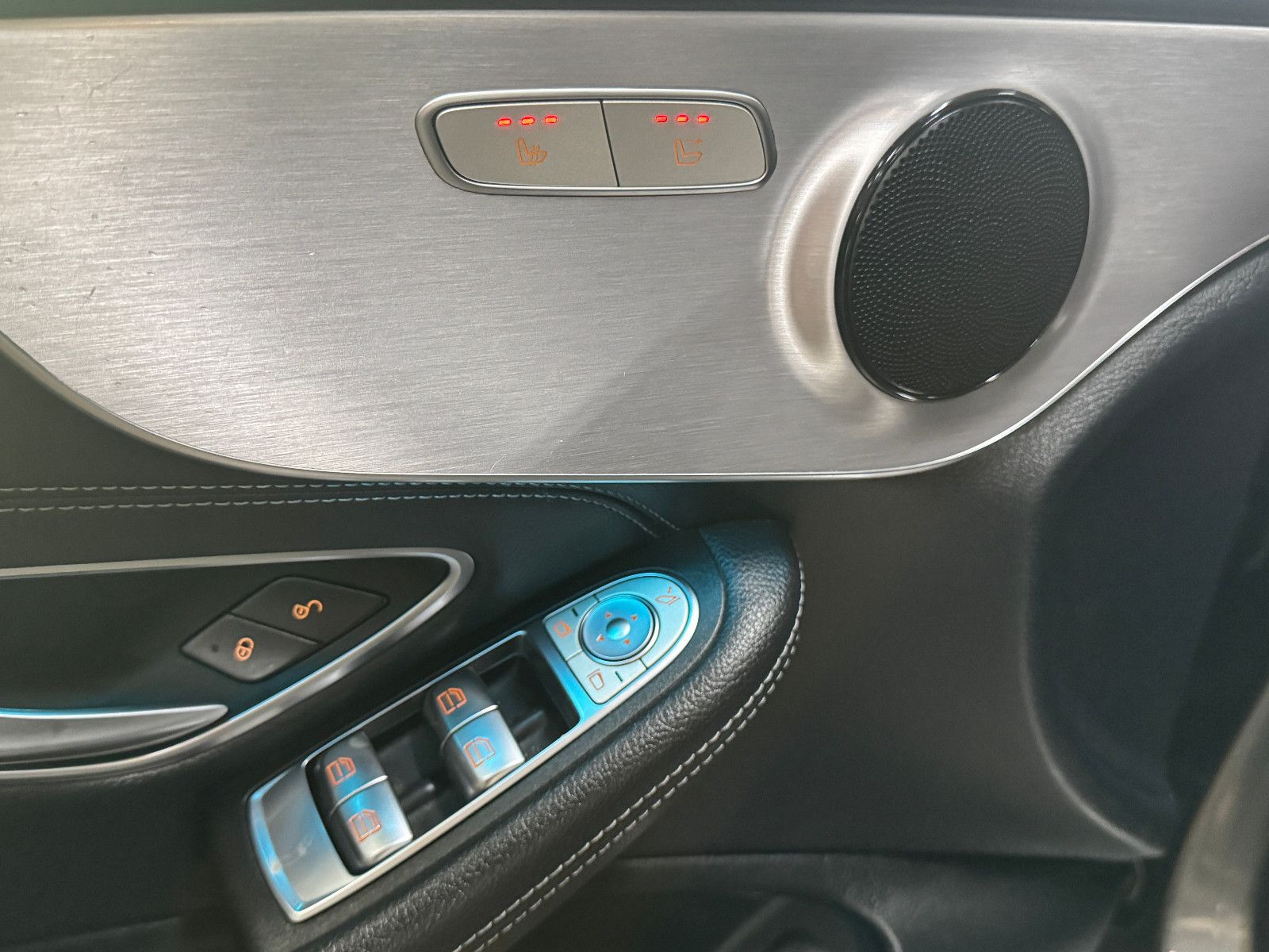 Fahrzeugabbildung Mercedes-Benz C 200 9GT CABRIO 2X AMG LINE AIRSCARF 360°KAMERA