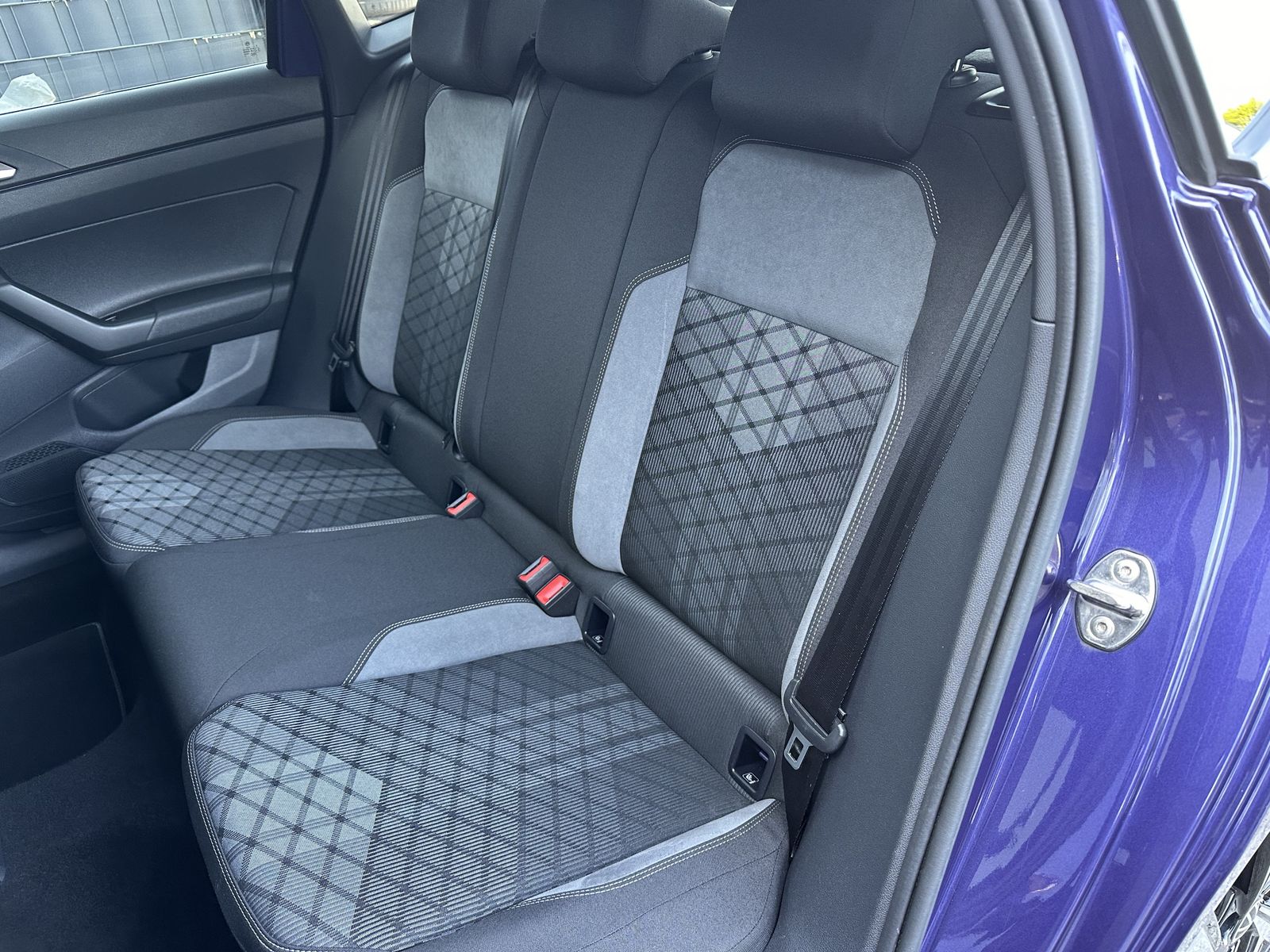Fahrzeugabbildung Volkswagen Polo 1.0 TSI DSG R-Line NAV+LED+PANO+VCOCKPIT+PP
