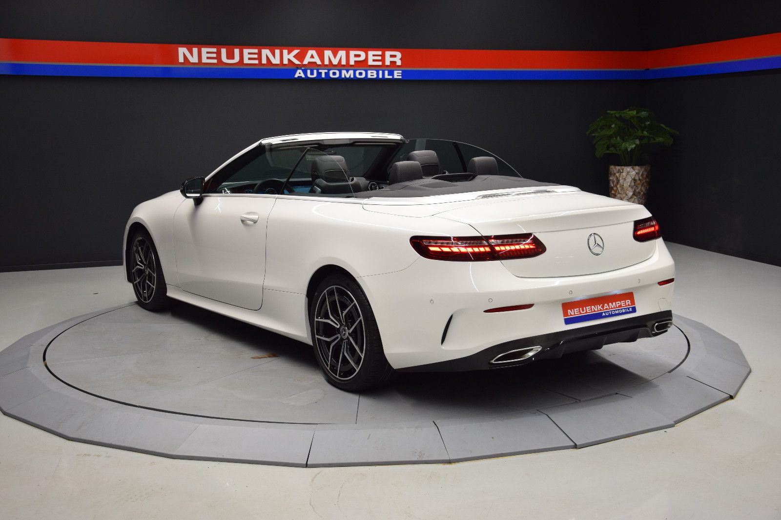 Fahrzeugabbildung Mercedes-Benz E 200 Cabrio 1.Hand AMG LED NAVI Ambiente Leder