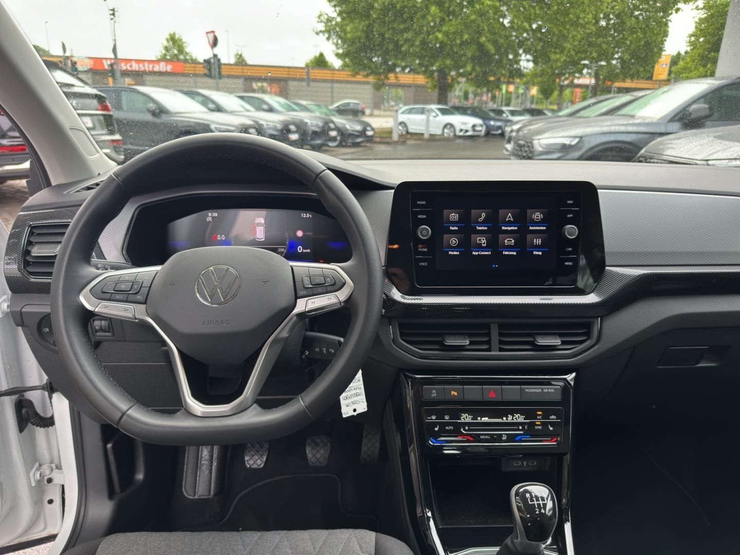 Fahrzeugabbildung Volkswagen T-Cross 1.0 TSI 70 kW Life LED,Navi,SHZ,ACC,PDC