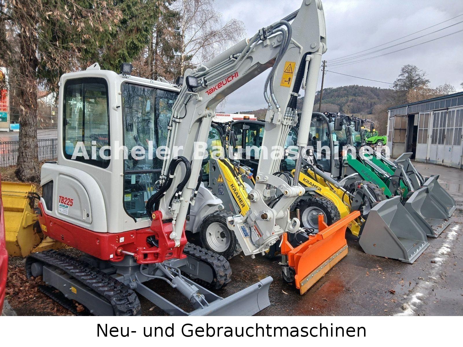 Takeuchi TB 225 A V4 / Powertilt mit HS03