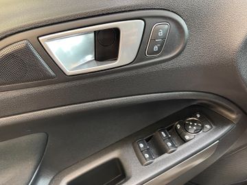 Ford EcoSport Cool & Connect Aut. *NAVI*DAB*PDC*SHZ*