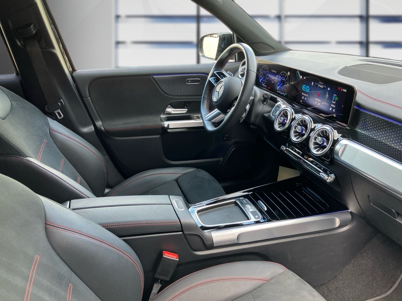 Fahrzeugabbildung Mercedes-Benz EQB 250+ BONUS+AMG+PANORAMA+NIGHT+LHZ+TOTW+CARPL