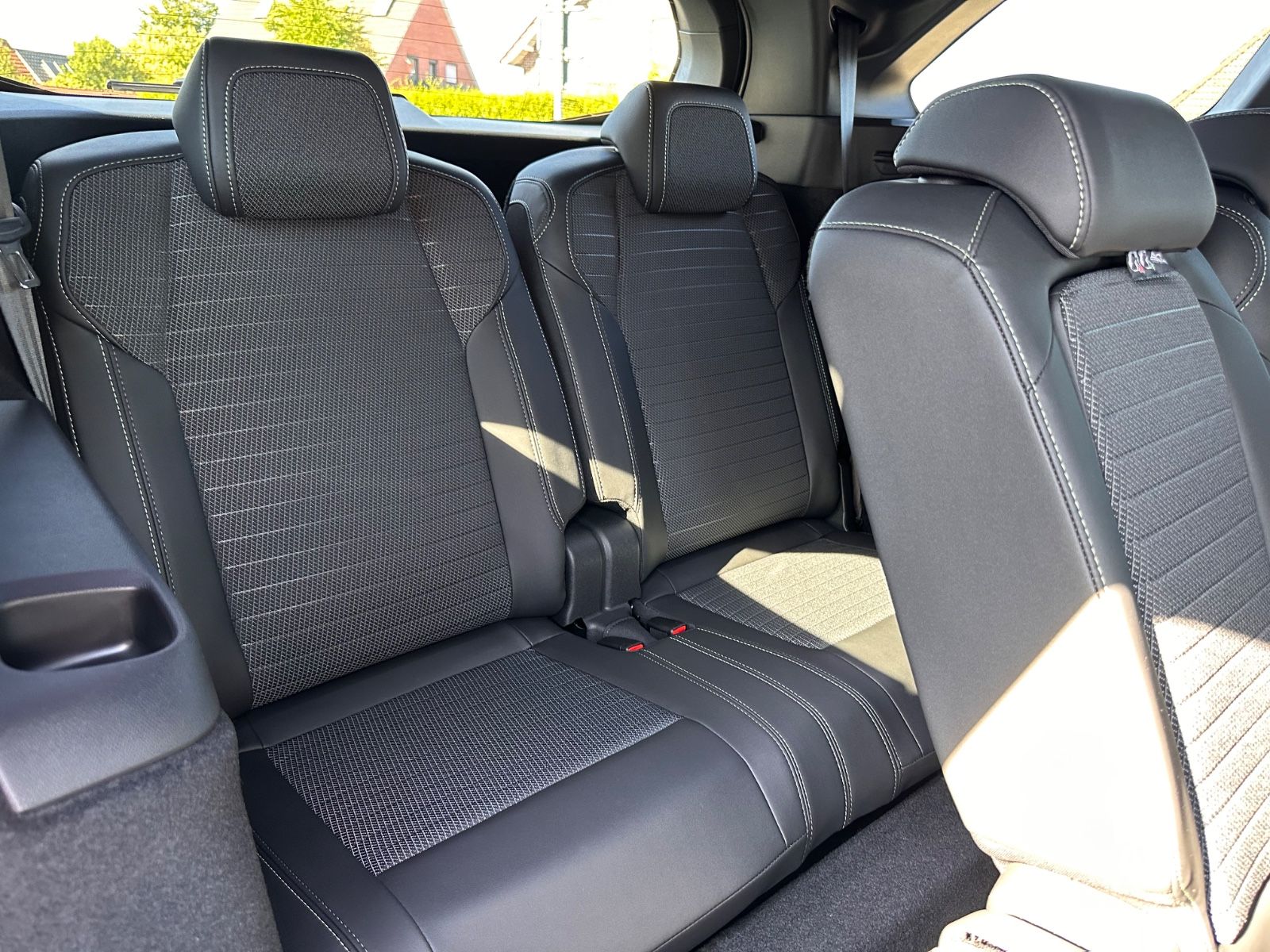 Fahrzeugabbildung Peugeot 5008 GT Hybrid 145 Autom 7-Sitz/ACC/Navi/APP/LED