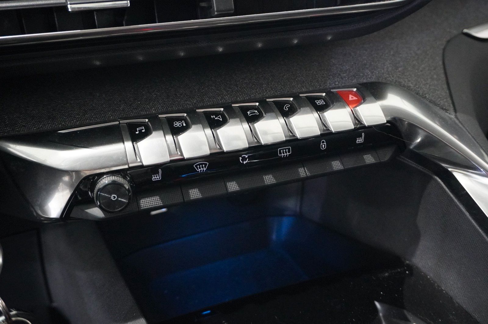 Fahrzeugabbildung Peugeot 3008 1.5D ALLURE NAVI/LED/KAMERA/VIRU./SHZ/AHK