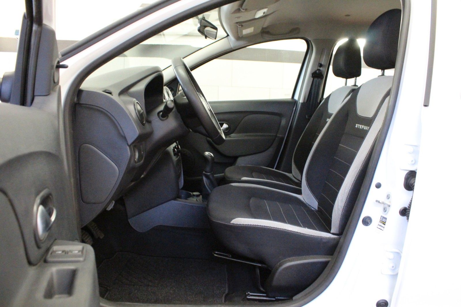Fahrzeugabbildung Dacia Sandero TCe 90 Stepway *Media-Nav*