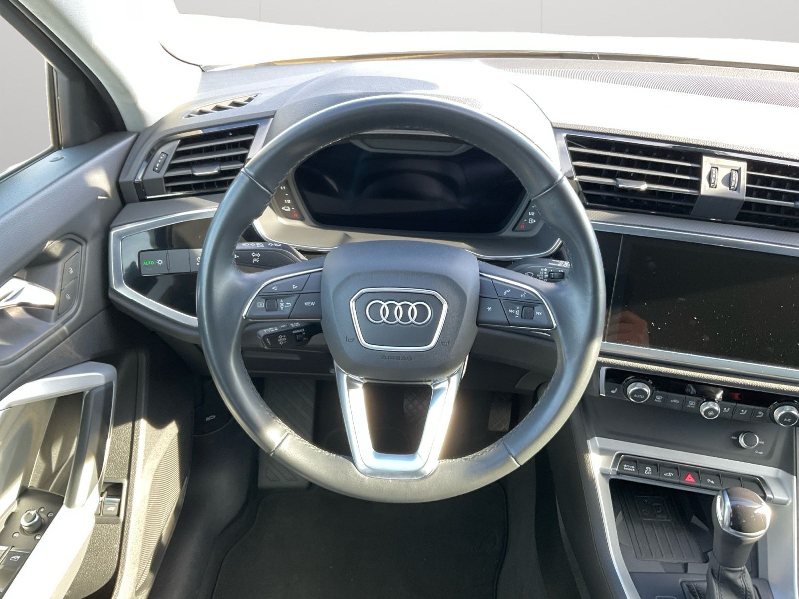 Audi Q3 Sportback 45 TFSI e S-tronic Rückkam Multilen foto 13