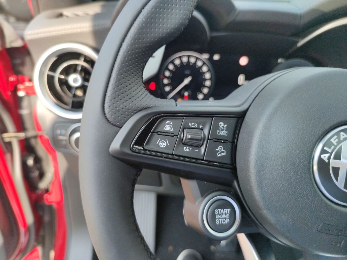 Fahrzeugabbildung Alfa Romeo Stelvio Veloce Q4 2.0 Turbo-21 Zoll-Panoramadach