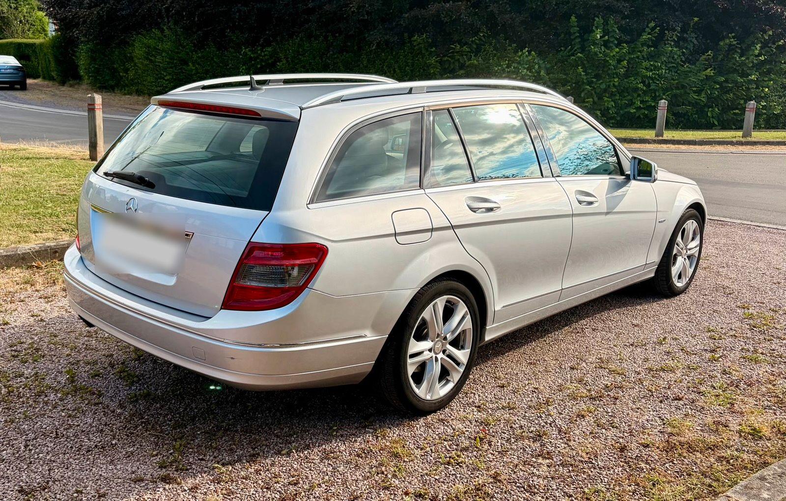 Mercedes-Benz C200 2010 — interior