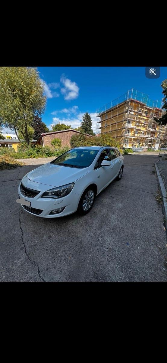 Opel Astra 2011 — photo 5