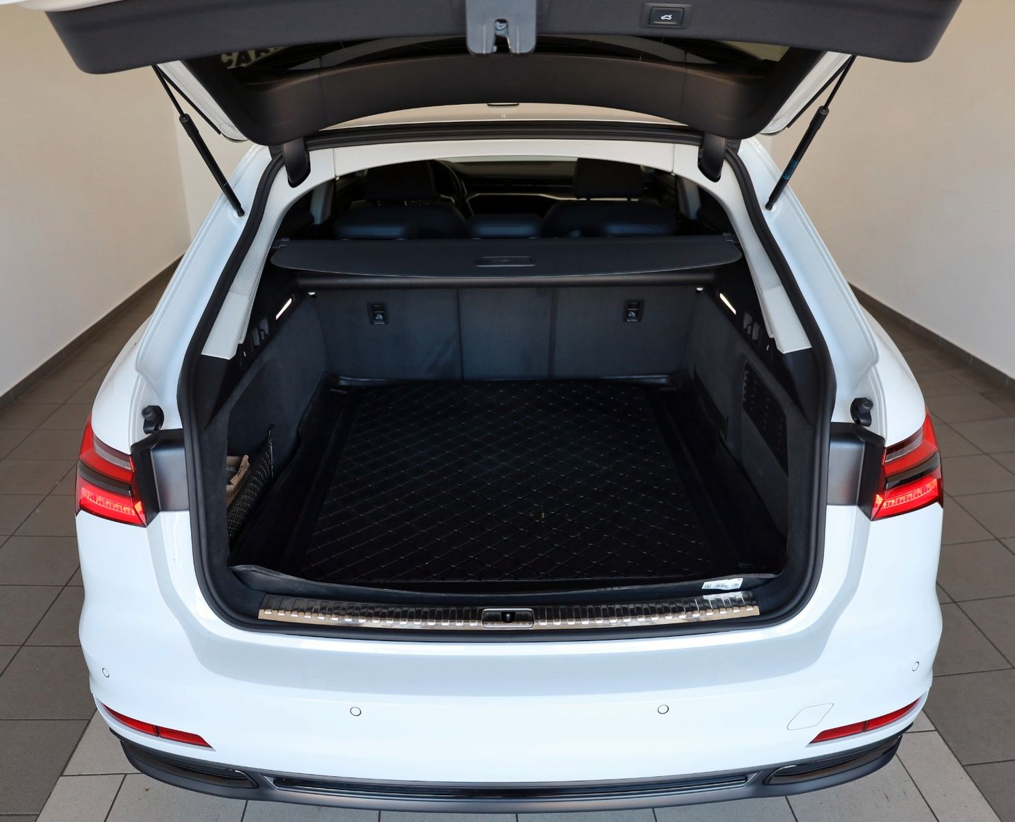 Fahrzeugabbildung Audi A6 Avant 40 TDI sport T.Leder,Navi,LED,ACC,SR+WR