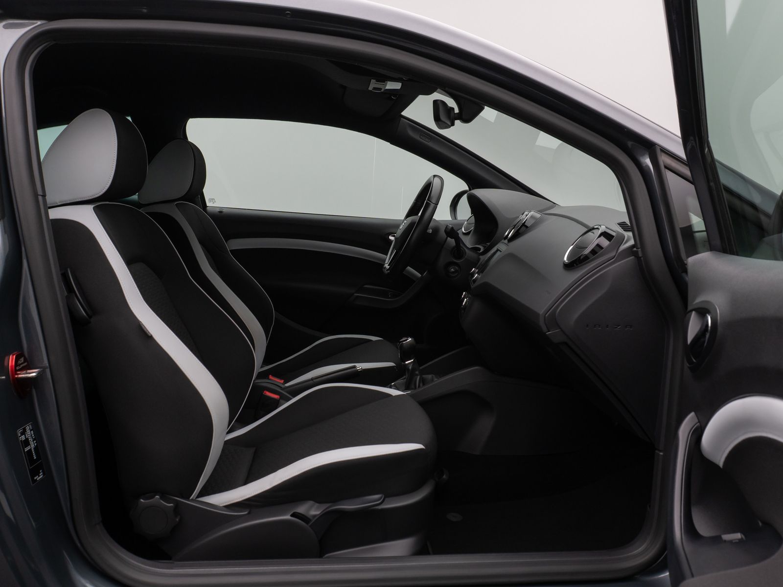 Fahrzeugabbildung SEAT Ibiza SC Cupra Bi-Xenon PDC 8Fach Tempomat Sport