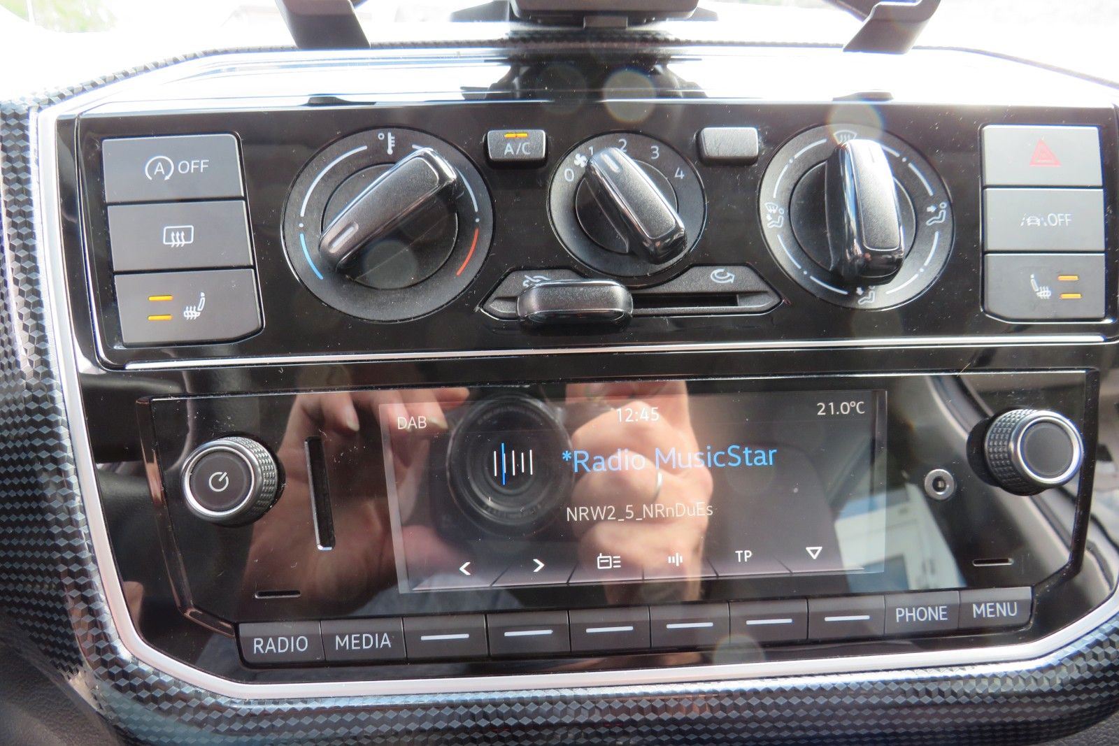 Fahrzeugabbildung Volkswagen up! 4T SITZH. GJ KLIMA TELVOR MAPS&MORE 1.HD