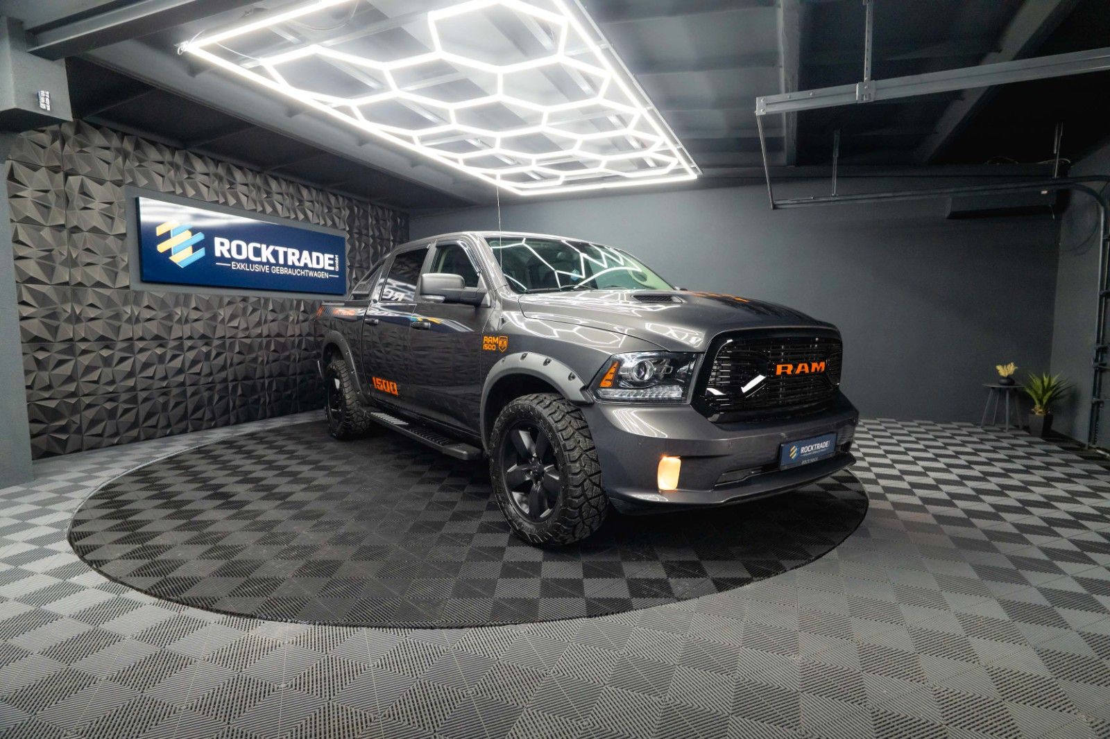 Fahrzeugabbildung Dodge RAM 5.7 V8 HEMI 4x4 OFFROAD Night-Paket *LED*