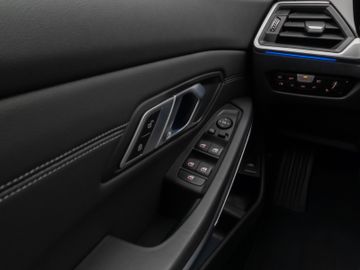 Fahrzeugabbildung BMW 320d xD Sport Line Kamera Laser HiFi AHK Komfort