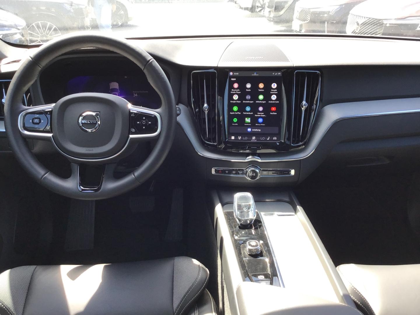 Volvo XC60 T6 Plus Dark AWD Stdhzg. 360° Cam PanoDach