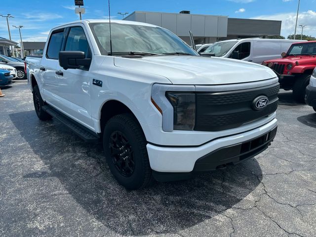 Ford F 150 Lightning XLT 2025 weiss im Vorlauf +18