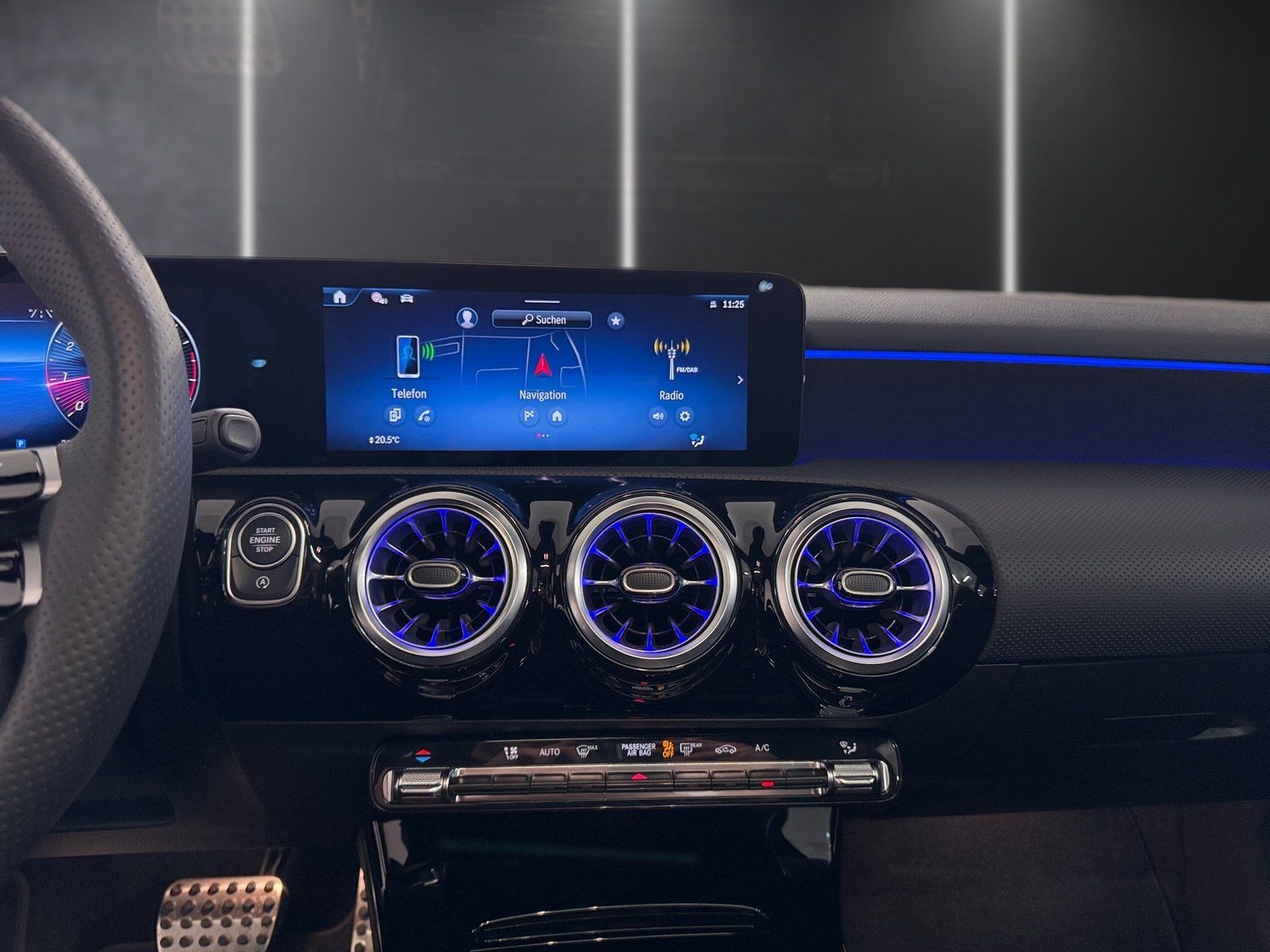 Fahrzeugabbildung Mercedes-Benz A 200 AMG*Pano*Kamera*LED*CarPlay*Ambiente*K-GO*
