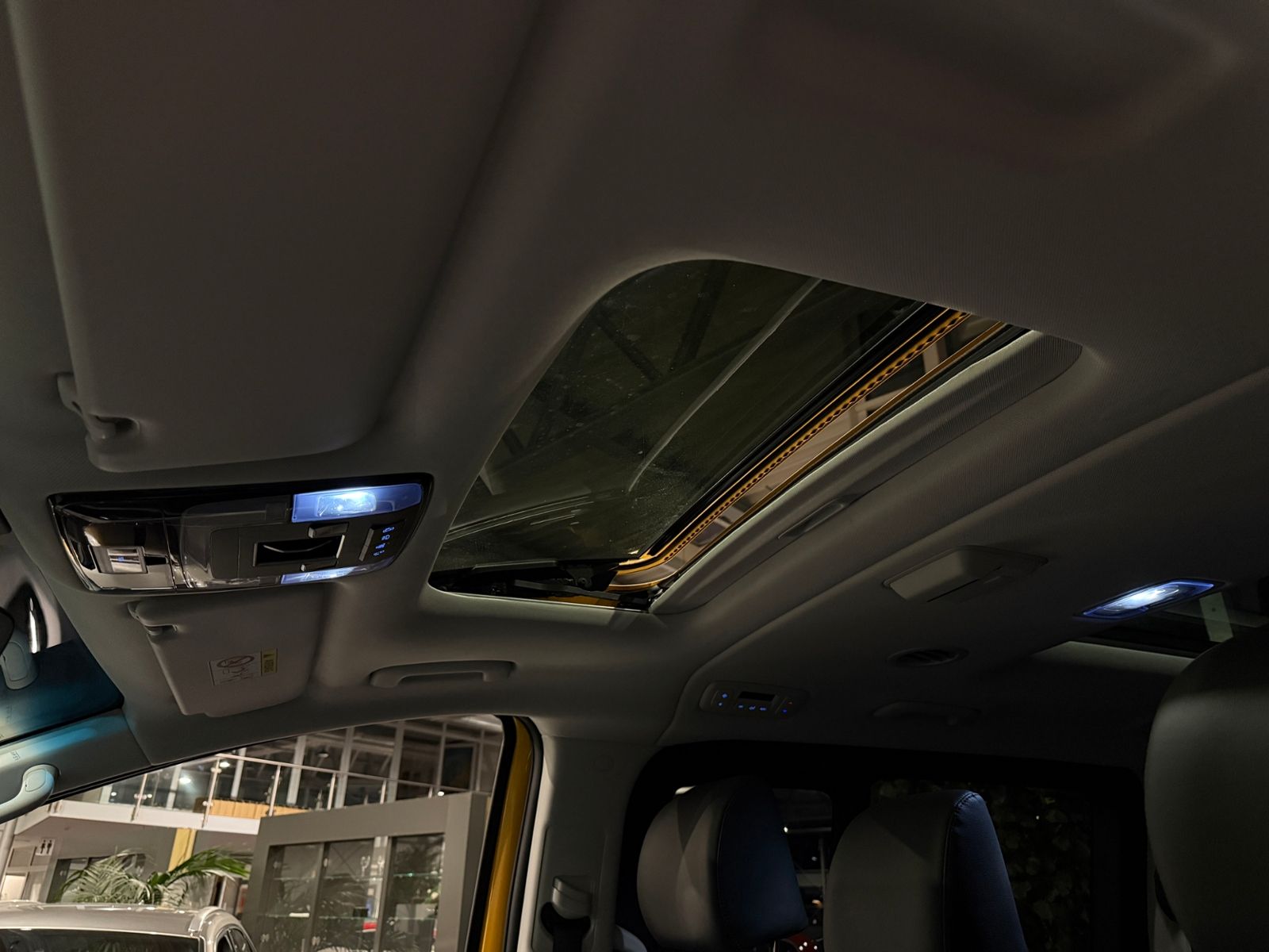 Fahrzeugabbildung Hyundai STARIA Prime 4WD PANO 360° LED NAV SHZ