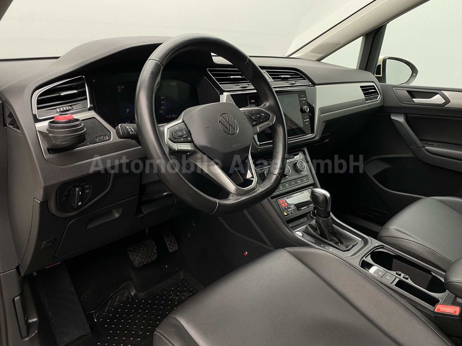 Fahrzeugabbildung Volkswagen Touran DSG *Taxi* 7-SITZE+NAVI+LEDER (9277)