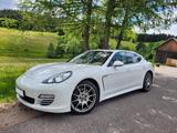 Porsche Panamera 4 - - Porsche Panamera: Weiß