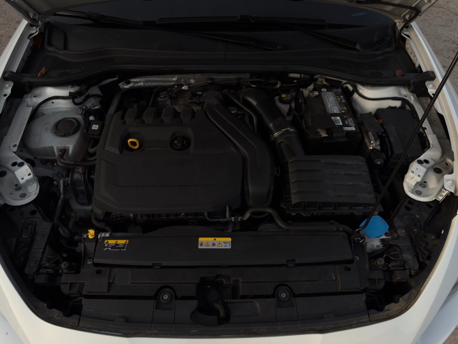 Fahrzeugabbildung SEAT Leon 1.5 TSI FR ACC LED VC SHZ LHZ Kam Ambiente