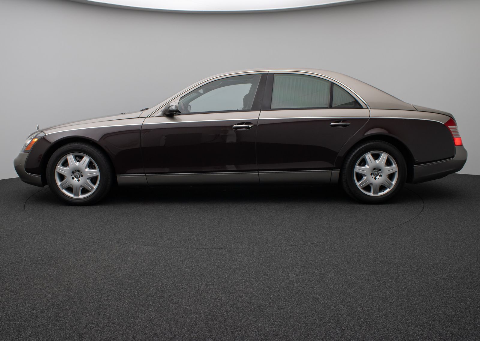 Fahrzeugabbildung Maybach 57 DUOTONE V12 Fondpaket Massage Solar VOLL