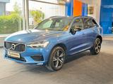 Volvo XC60 R Design AWD*AHK+*LEDER*LED*KAMERA* - mit Diesel-Antrieb: Blau, mit Navigationssystem, mit Klimaautomatik