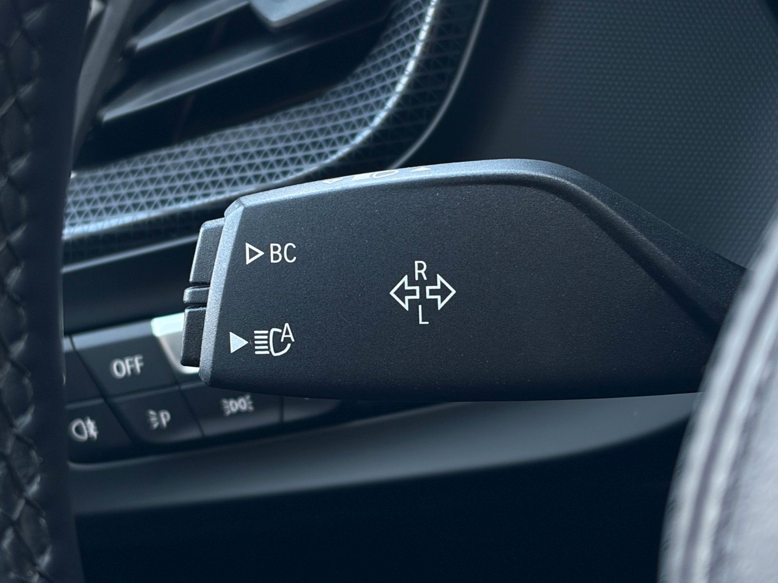 Fahrzeugabbildung BMW 118i M Sport SHZ HiFi Adap. LED PDC TEMP CarPlay