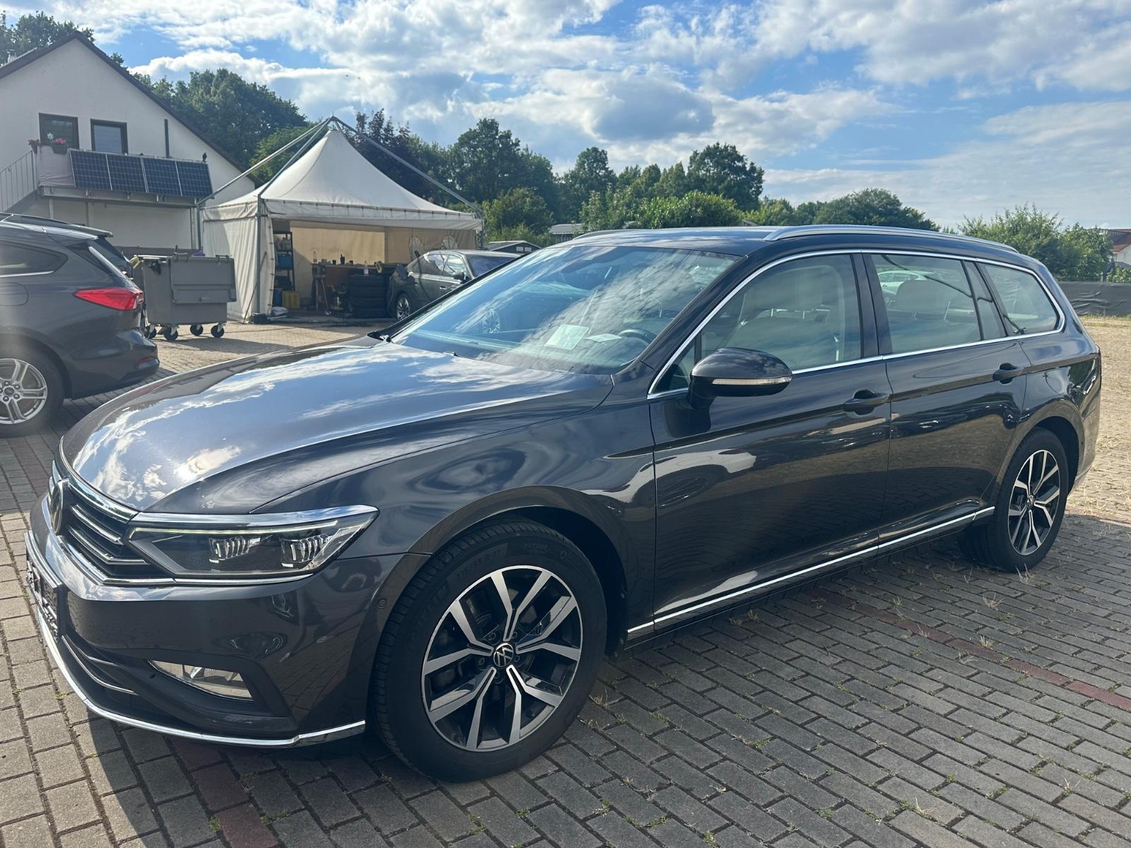 Volkswagen Passat Var. Elegance/Head Up/Memory/IQ Light/H&K